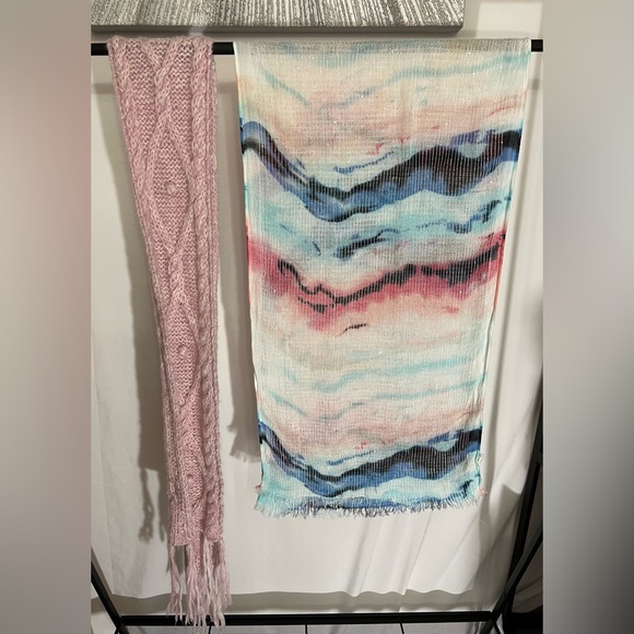 Lot of 7 Gorgeous Scarves - Picture 5 of 7